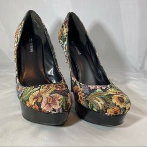 Call it spring floral Dajani Tapestry Platform